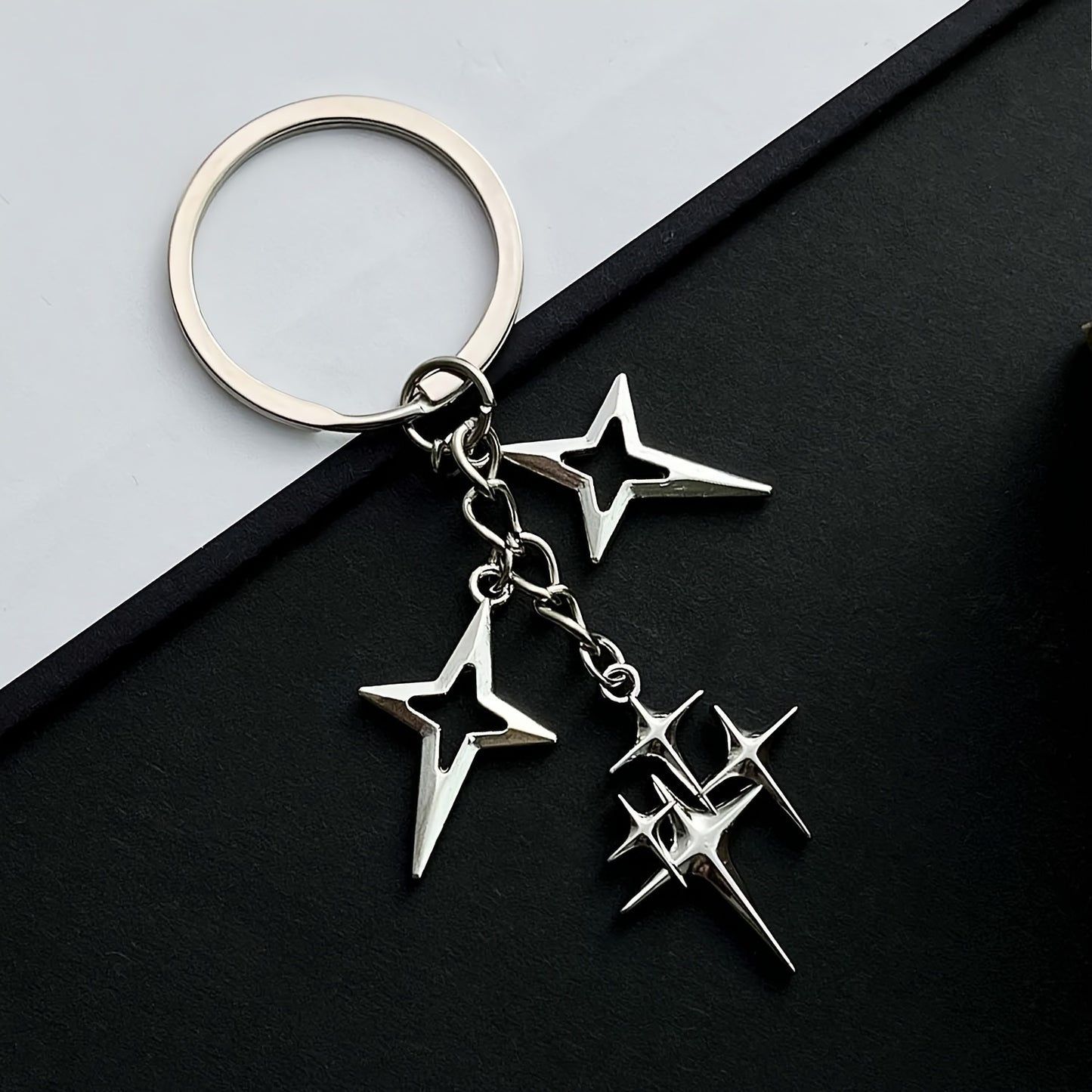 1pc Stylish Y2K Four-Pointed Star Keychain - Durable Alloy Metal Key Ring with Fashionable Pendant for Men's Bag, Backpack, and Car Key - Unique Accessory for Men's Daily Life