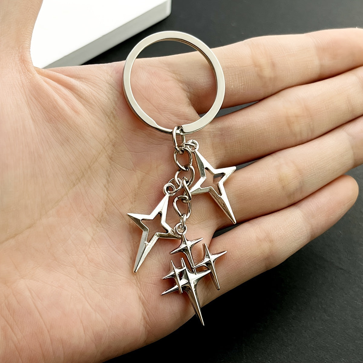 1pc Stylish Y2K Four-Pointed Star Keychain - Durable Alloy Metal Key Ring with Fashionable Pendant for Men's Bag, Backpack, and Car Key - Unique Accessory for Men's Daily Life